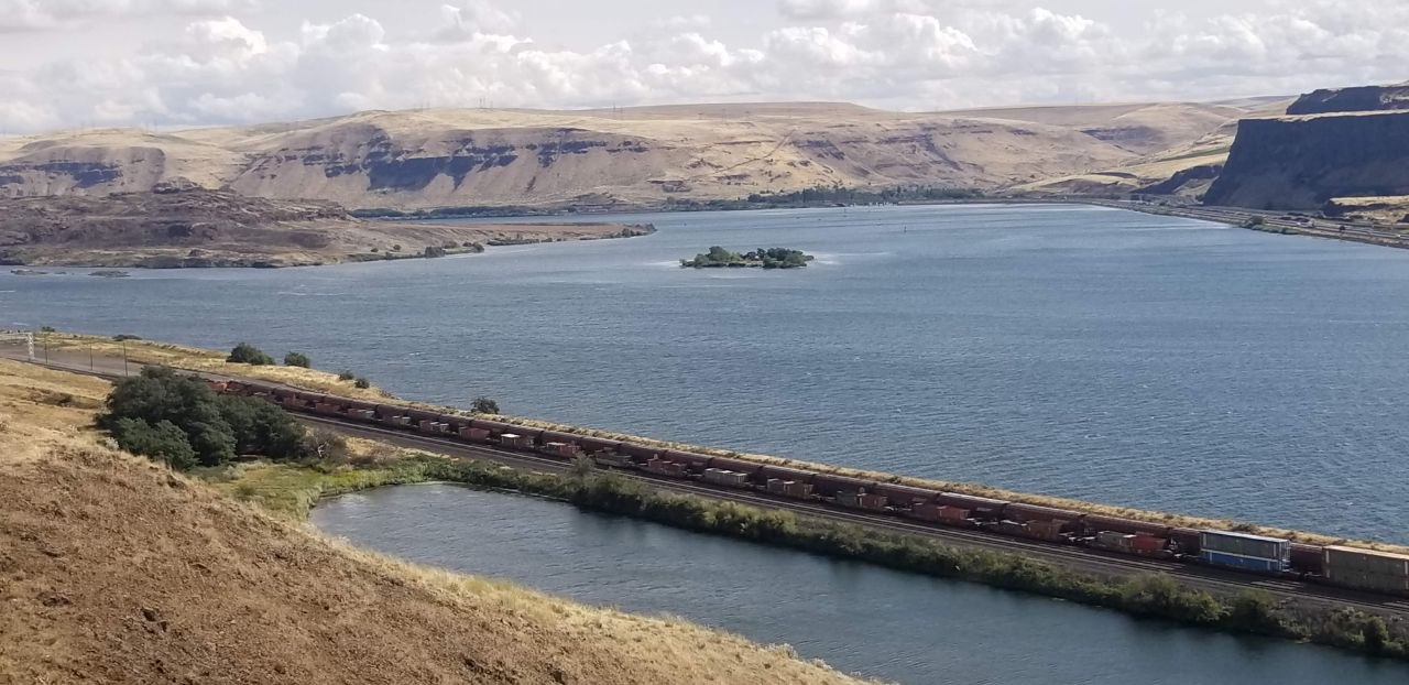 Wide view of the Columbia River and surrounding Eastern Oregon landscape